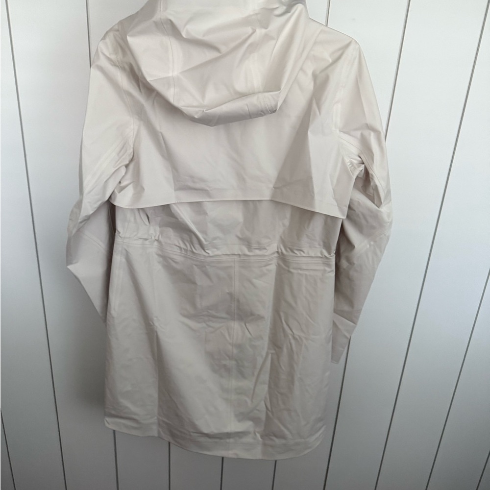 New Lululemon Rain Rebel Jacket Ivory Size 6 NWT - Picture 8 of 13